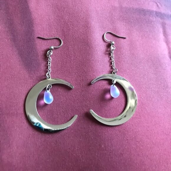 Teardrop Alexandrite Moon Earrings - Picture 1 of 1
